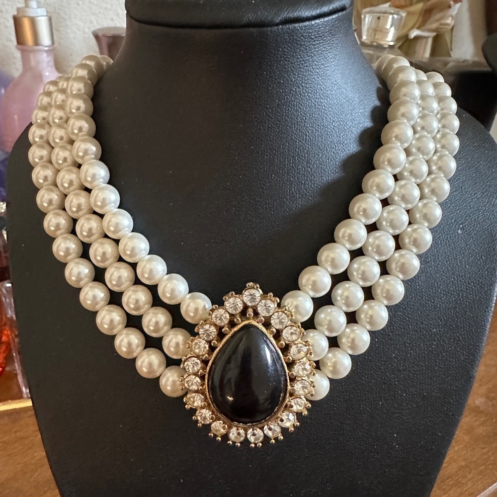 Elegant Vintage Glass Pearl and Black Acrylic Necklace